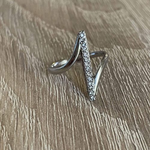 Bague zig zag a strass en acier inoxydable